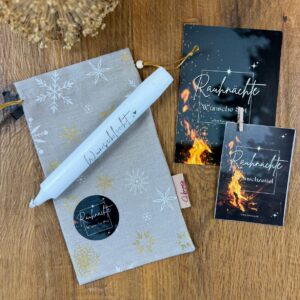 Spirituelles Rauhnaechte Wunsch Set liegt auf dem Tisch